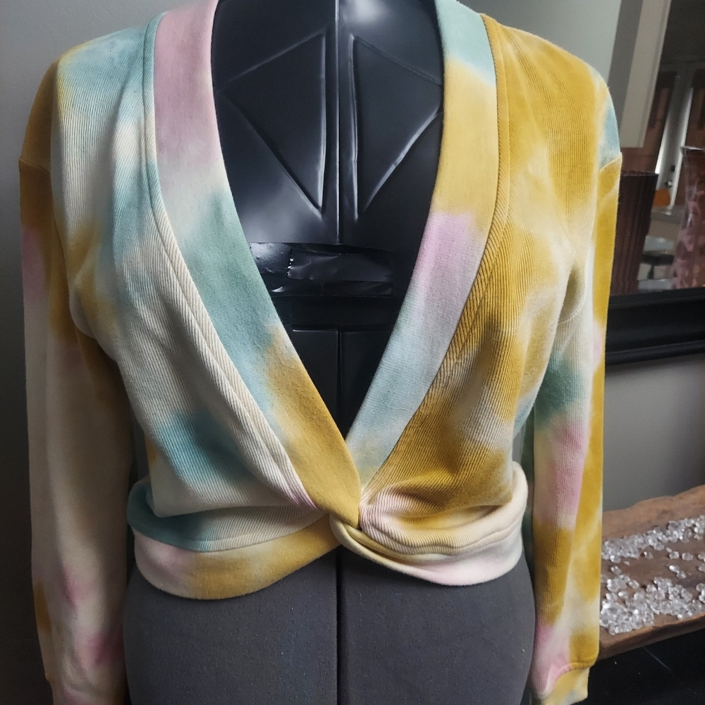 Curren Air Twist Front Tie-Dye V-Neck Top - Picture 7 of 7